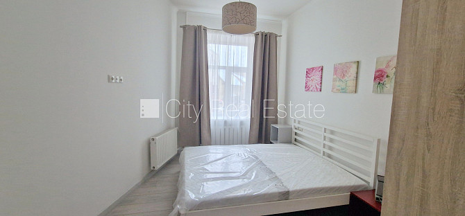 Fasādes māja, renovēta māja, slēgts pagalms, kāpņu telpa pēc kosmētiskā remonta, istabas Rīga - foto 4