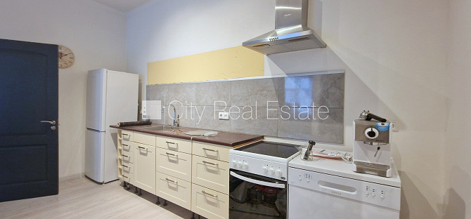 Fasādes māja, renovēta māja, slēgts pagalms, kāpņu telpa pēc kosmētiskā remonta, istabas Rīga - foto 3