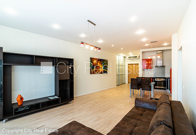 Jaunceltne, fasādes māja, zaļā teritorija, labiekārtota apzaļumota teritorija, pazemes Jūrmala - foto 2