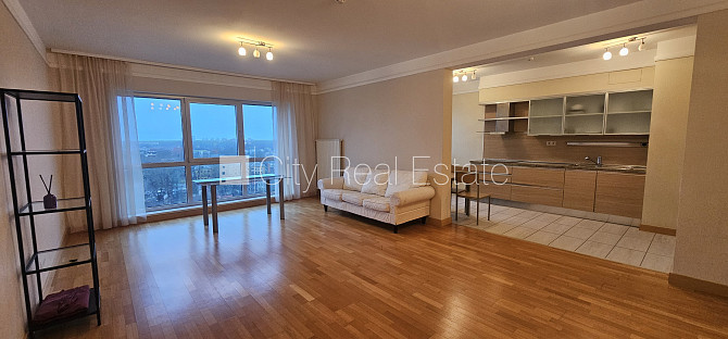 Новостройка, фасадный дом, зеленая территория, благоустроенный озеленённый двор, Юрмала - изображение 17