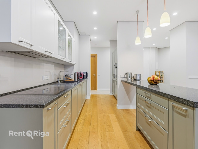 Продаётся просторная и светлая 4-комнатная квартира с уникальным видом из лоджии, Рига - изображение 8