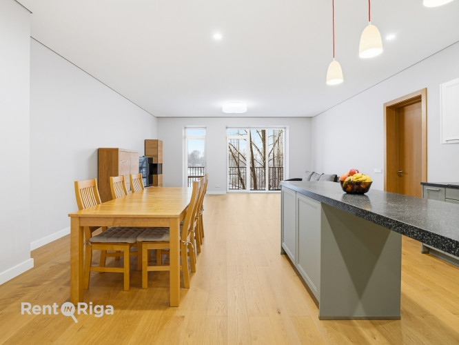 Продаётся просторная и светлая 4-комнатная квартира с уникальным видом из лоджии, Рига - изображение 6