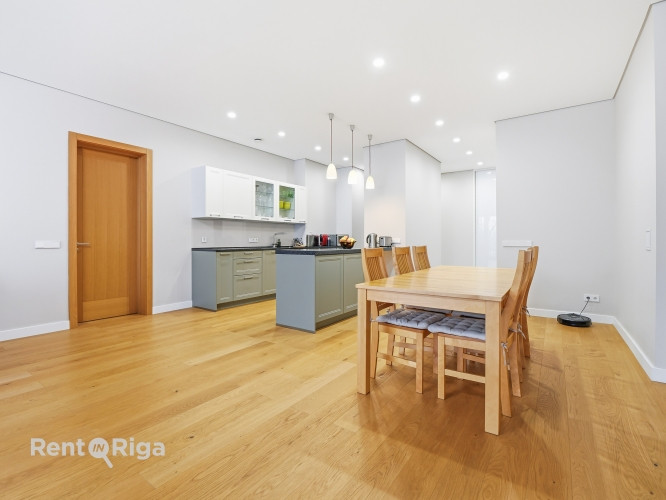 Продаётся просторная и светлая 4-комнатная квартира с уникальным видом из лоджии, Рига - изображение 7