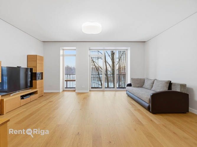 Продаётся просторная и светлая 4-комнатная квартира с уникальным видом из лоджии, Рига - изображение 1