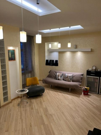 Izīrē 3 istabu dzīvokli centrā!  Dzīvoklis ir plašs un mājīgs - ar savu šarmu. Ienākot, Rīga - foto 1