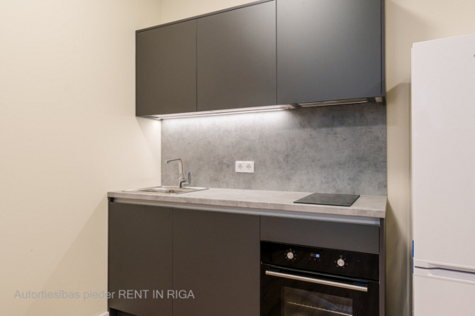 Oднокомнатная квартира в центре Риги с балконом!  Квартира включает в себя Рига - изображение 3