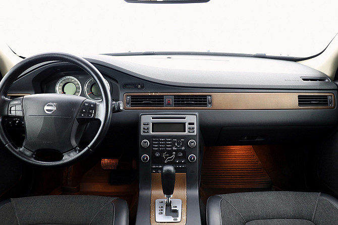 Volvo XC70 Summum AWD ATM 3.2 175kW Tallina - foto 5