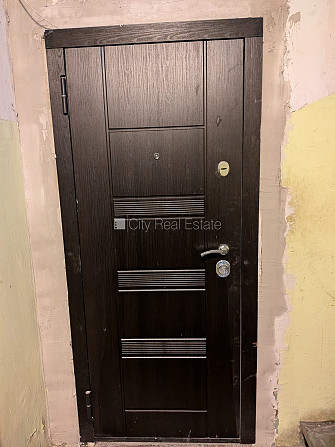 Фасадный дом, закрытый двор, территория обнесена забором, места для нескольких Рига - изображение 10