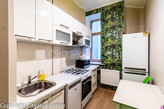 Здание во дворе, подъездная дорога покрыта брущаткoй, закрытый двор, вход со Рига - изображение 7