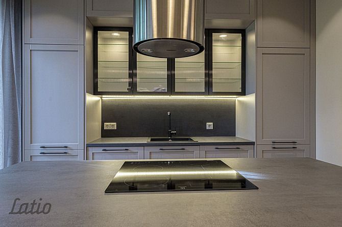 Izīrē miera oāzi - daļēji mēbelētu trīsstāvu rindu mājas vidējo sekciju jaunā mājā, zaļā apkārtnē To Рига - изображение 4