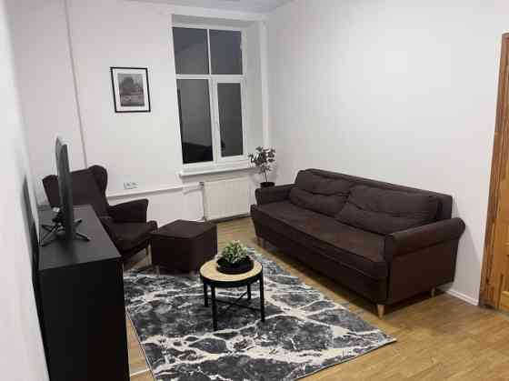 Izīrē gaišu un plašu dzīvokli Merķeļa ielā 8, pašā Rīgas centrā. Dzīvoklī ir divas izolētas guļamist Rīga