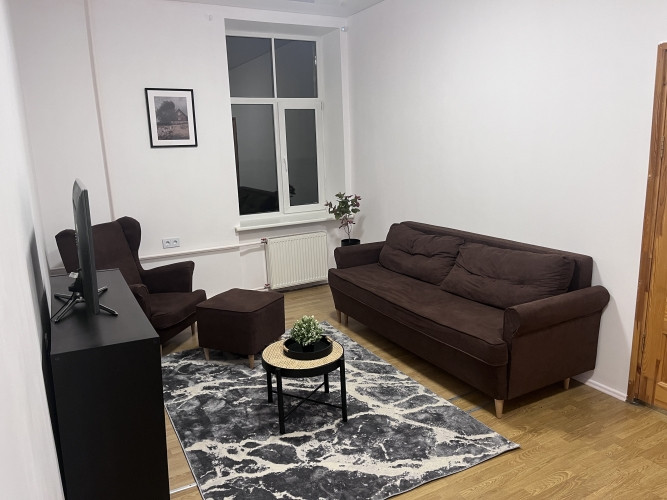 Izīrē gaišu un plašu dzīvokli Merķeļa ielā 8, pašā Rīgas centrā. Dzīvoklī ir divas Rīga - foto 2