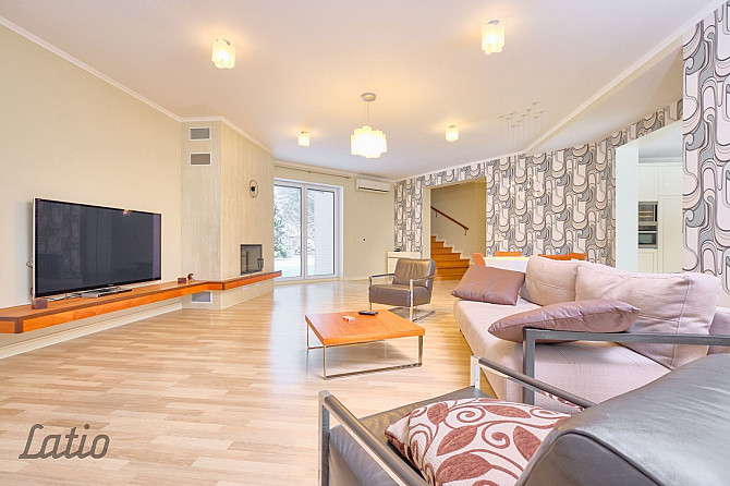 Izīrē ilgtermiņā modernu māju ar dizaina remontu un sakoptu teritoriju.
Pirmais stāvs: Jūrmala - foto 3