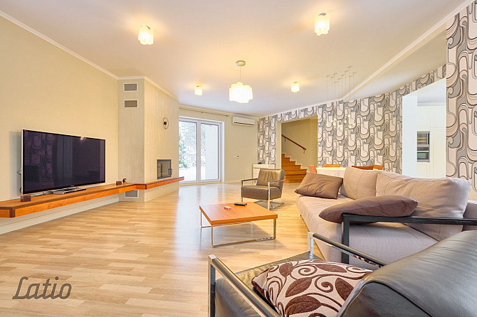 Izīrē ilgtermiņā modernu māju ar dizaina remontu un sakoptu teritoriju.
Pirmais stāvs: Jūrmala - foto 2