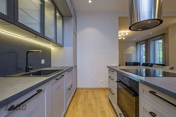 Izīrē miera oāzi - daļēji mēbelētu trīsstāvu rindu mājas vidējo sekciju jaunā mājā, Rīga - foto 4