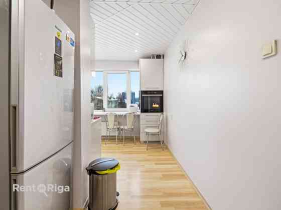 Продаётся светлая и просторная 4-комнатная квартира в тихой и зеленой зоне Rīga