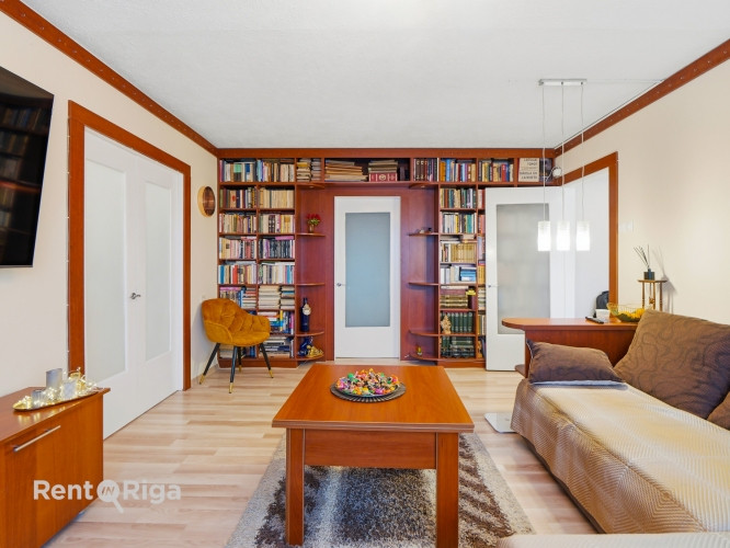 Pārdošanā gaišs un plašs 4 istabu dzīvoklis klusā un zaļā Ķengaraga daļā  Piedāvājam Rīga - foto 2