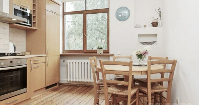 Īrei tiek piedāvāts divarpusistabu dzīvoklis Teikā (viena istaba ir pavisam neliela). 3 Rīga - foto 2