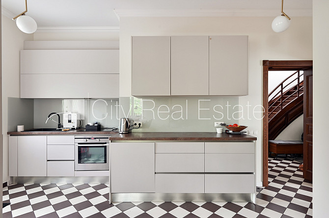 Fasādes māja, renovēta māja, ieeja no ielas, ir lifts, terase, logi vērsti mājas abās Rīga - foto 8