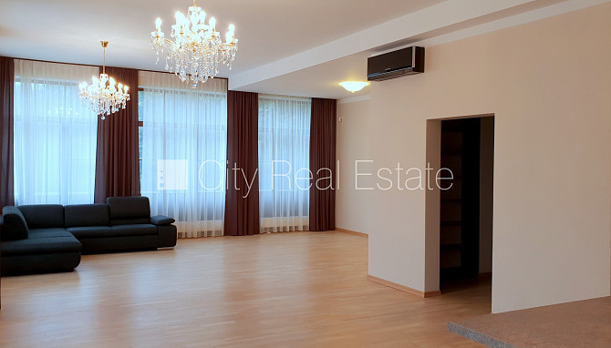 Fasādes māja, renovēta māja, ieeja no ielas, ir lifts, terase, logi vērsti mājas abās Rīga - foto 16