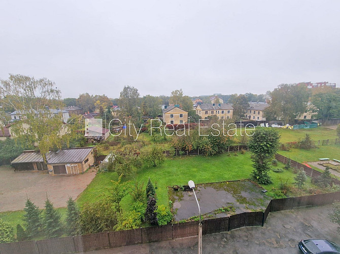 Privātmāja, labiekārtots apzaļumots pagalms, iežogota teritorija ar metāla sētu, teritorijas Jūrmala - foto 14