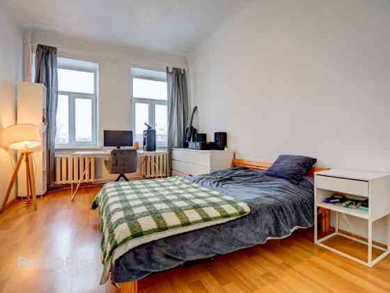 Apartment on Tallinas Street 36, near Tērbatas Street, located in a well-maintained pre-war building Рига