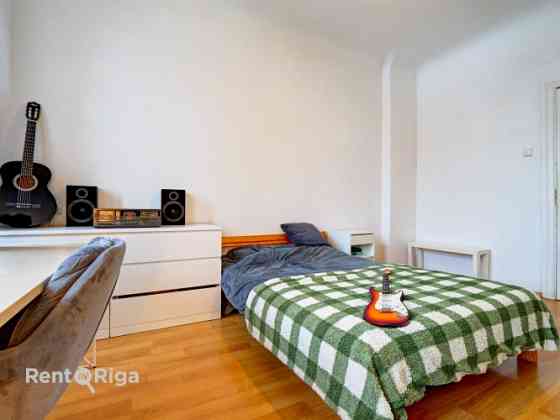 Apartment on Tallinas Street 36, near Tērbatas Street, located in a well-maintained pre-war building Рига