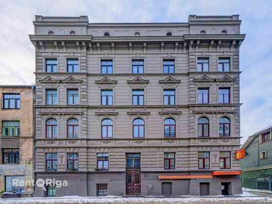 Apartment on Tallinas Street 36, near Tērbatas Street, located in a well-maintained pre-war building Рига