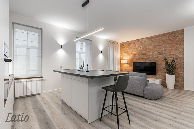 Izīrē divistabu  dzīvokli pilsētas klusajā centrā.
Dzīvoklī ir viesistaba apvienota kopā Rīga - foto 6