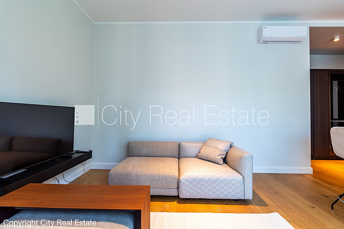 Pagalma ēka, labiekārtota apzaļumota teritorija, ieeja no pagalma, lodžija, logi vērsti mājas Rīga - foto 20