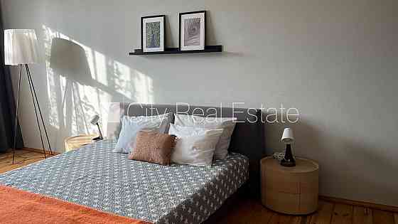 Земля в собственности, деревянный дом, дом во дворе, поменянное покрытие крыши, Rīga