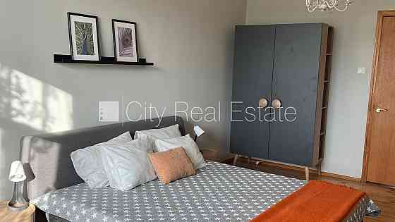 Земля в собственности, деревянный дом, дом во дворе, поменянное покрытие крыши, Rīga