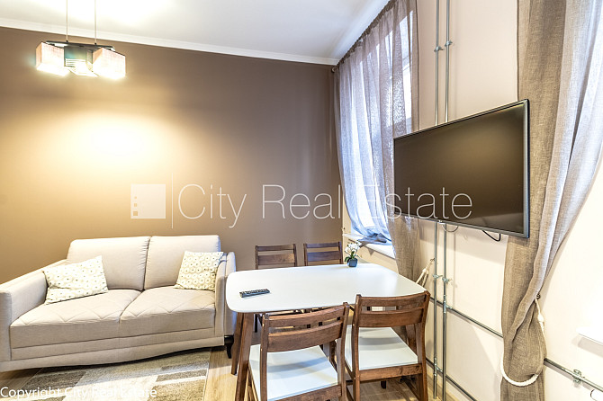 Fasādes māja, renovēta māja, slēgta teritorija, ieeja no ielas un pagalma, ir lifts, kāpņu Rīga - foto 2