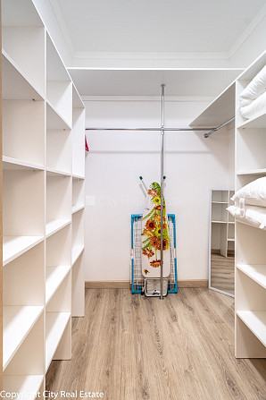 Fasādes māja, renovēta māja, slēgta teritorija, ieeja no ielas un pagalma, ir lifts, kāpņu Rīga - foto 12