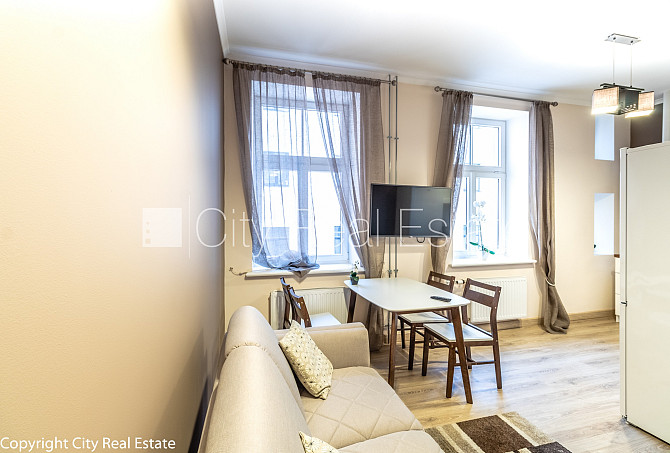 Fasādes māja, renovēta māja, slēgta teritorija, ieeja no ielas un pagalma, ir lifts, kāpņu Rīga - foto 3