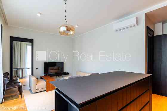 Фасадный дом, реновированный дом, вход с улицы и со двора, количество спален 3 шт., Rīga