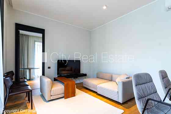 Фасадный дом, реновированный дом, вход с улицы и со двора, количество спален 3 шт., Rīga