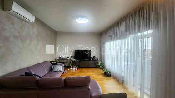 Частный дом, новостройка, благоустроенная озеленённая территория 3557 м2, въездные Jūrmala