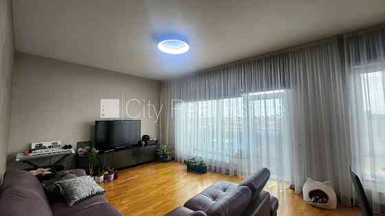 Частный дом, новостройка, благоустроенная озеленённая территория 3557 м2, въездные Jūrmala