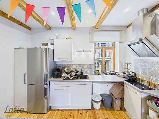 Pārdošanā kluss, gaišs un silts dzīvoklis renovētas ēkas iekšpagalma pusē. Logi vērsti uz pagalmu, u Rīga