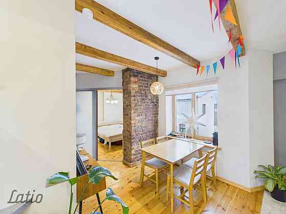 Pārdošanā kluss, gaišs un silts dzīvoklis renovētas ēkas iekšpagalma pusē. Logi vērsti uz pagalmu, u Rīga