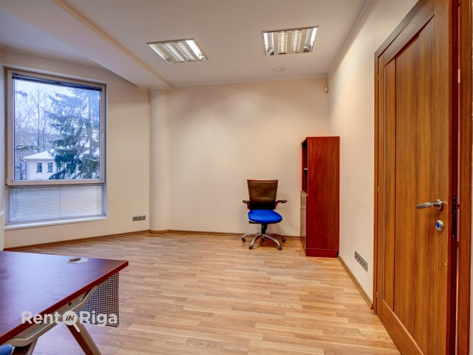 Iznomā biroja telpas Ieriķu ielā 15, blakus t/c Domina  Telpas atrodas sakoptā un modernā Rīga - foto 1