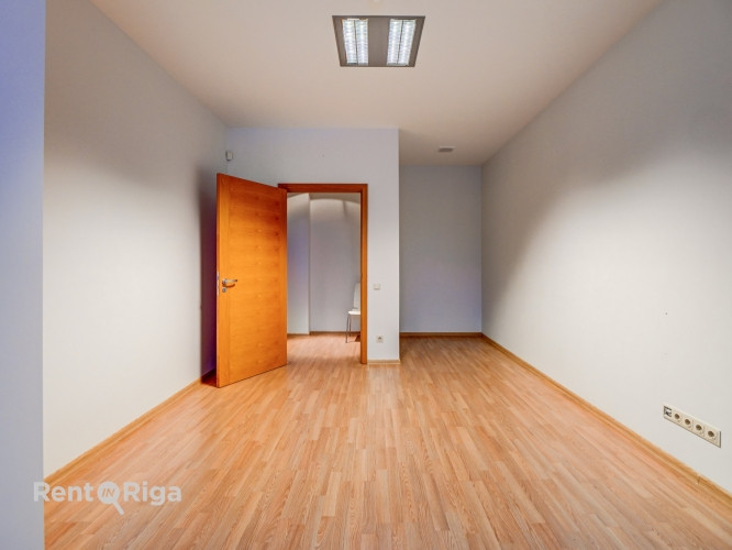 Iznomā biroja telpas Ieriķu ielā 15, blakus t/c Domina  Tiek iznomāts birojs, kas sastāv no Rīga - foto 5