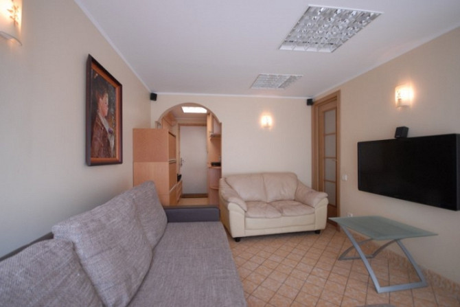 Ilgtermiņā izīrē kompaktu, mēbelētu studio tipa dzīvokli ar atsevišķu guļamistabu Rīga - foto 4