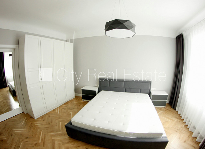 Фасадный дом, реновированный дом, закрытый двор, территория обнесена забором, Рига - изображение 14