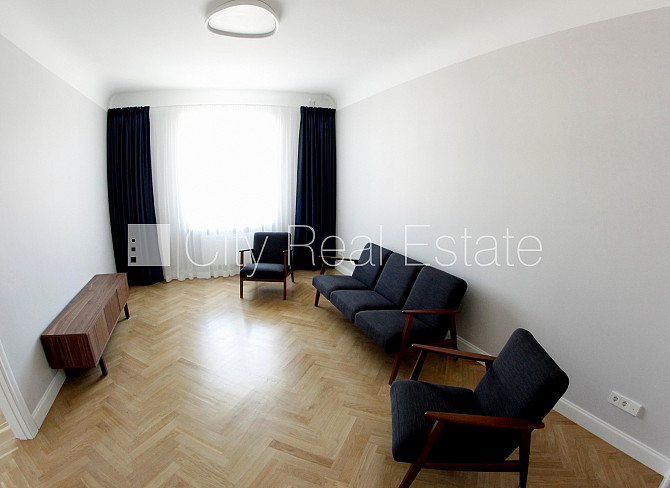 Фасадный дом, реновированный дом, закрытый двор, территория обнесена забором, Рига - изображение 6