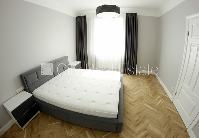 Фасадный дом, реновированный дом, закрытый двор, территория обнесена забором, Рига - изображение 13