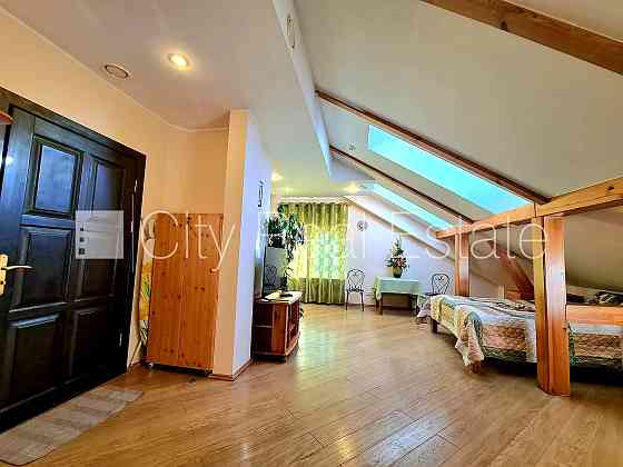 Здание во дворе, реновированный дом, вход со двора, лифт, окна выходят в обе Rīga