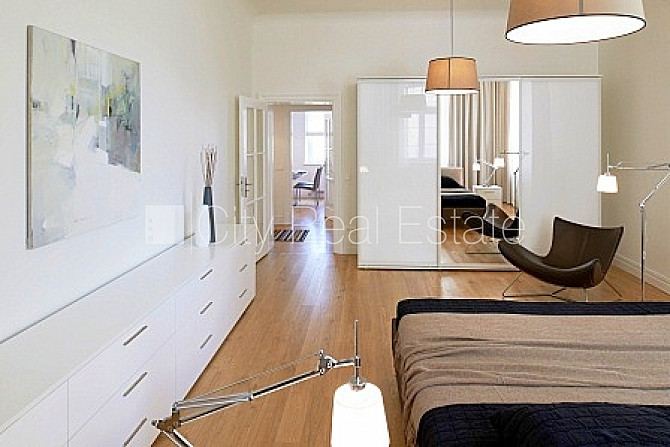 Pagalma ēka, renovēta māja, ieeja no pagalma, ir lifts, logi vērsti mājas abās pusēs, Rīga - foto 17