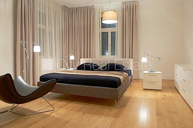 Pagalma ēka, renovēta māja, ieeja no pagalma, ir lifts, logi vērsti mājas abās pusēs, Rīga - foto 16